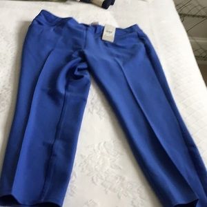 Size small golf pants. Ankle length.